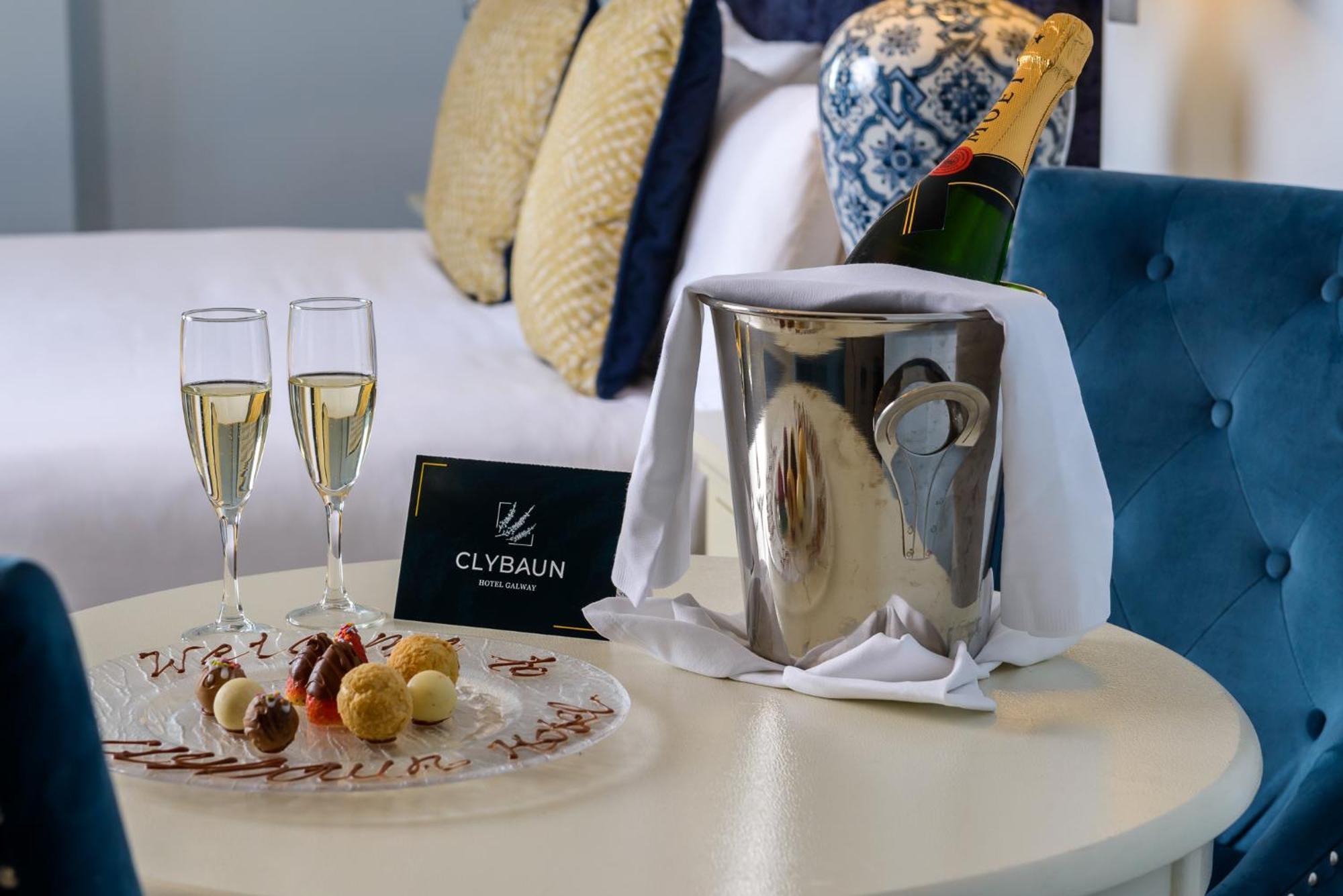 Clybaun Hotel Galway Bagian luar foto